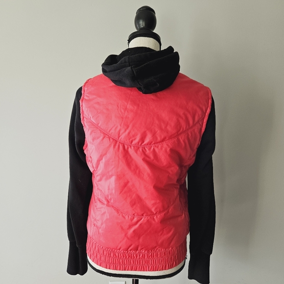 Neon pink and black puffer jacket - Picture 4 of 7